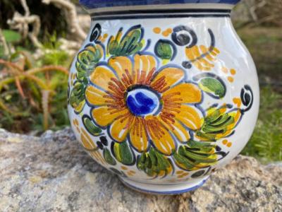 MACETA DECORATIVA de barro esmaltada y pintada — motivo girasol