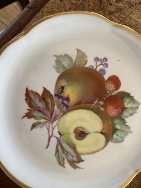 Decorative dessert plates from the 1950s