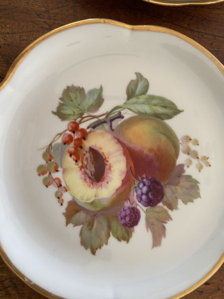 Decorative dessert plates from the 1950s