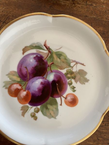 Decorative dessert plates from the 1950s