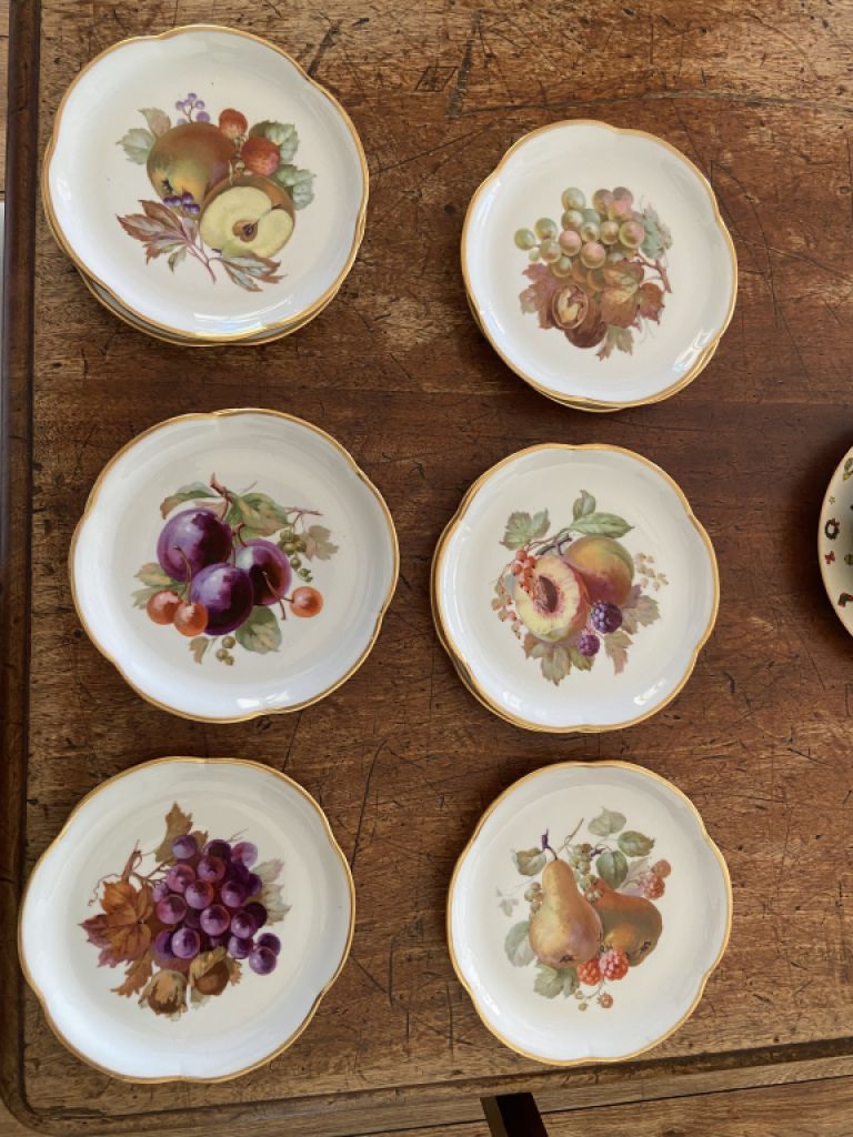 Decorative dessert plates from the 1950s