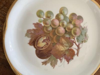 Decorative dessert plates from the 1950s