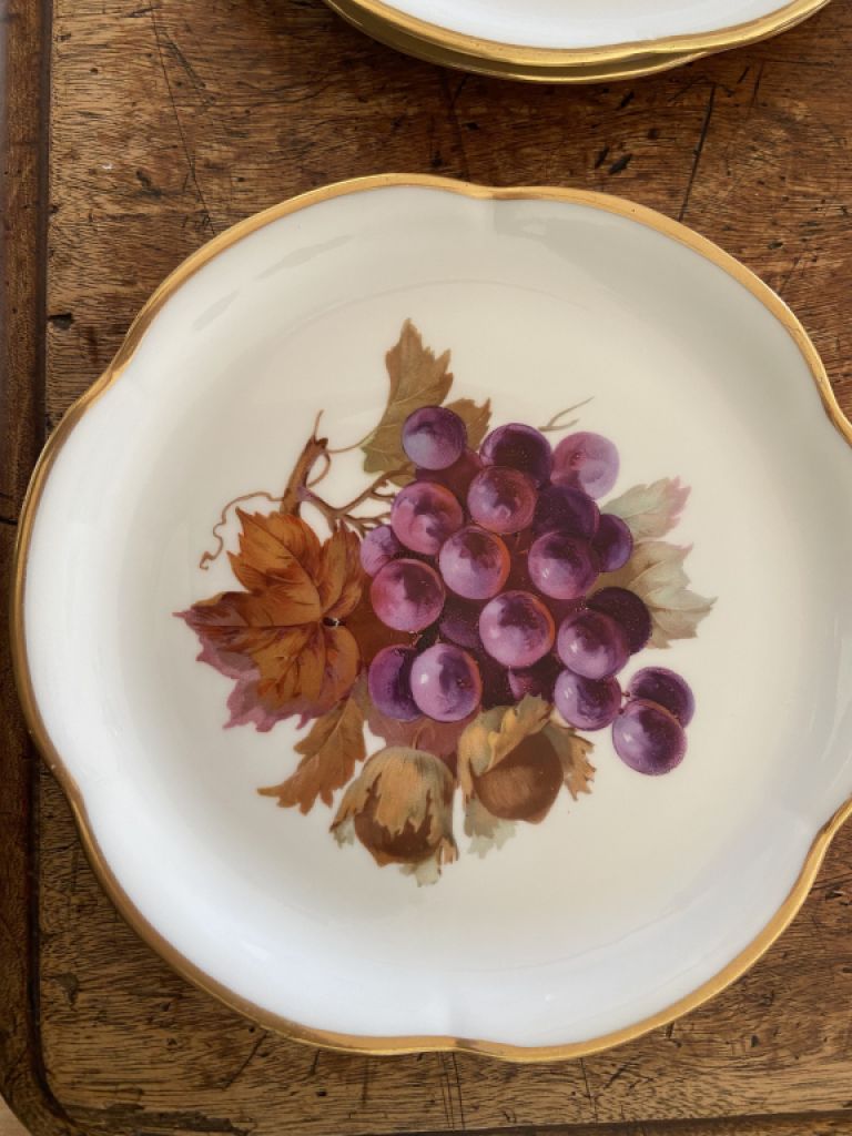 Decorative dessert plates from the 1950s