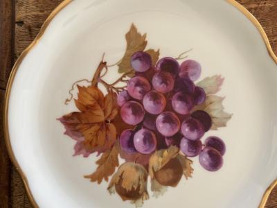 Decorative dessert plates from the 1950s