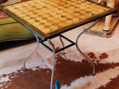 Dekorativer Vintage Tisch