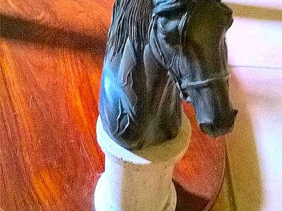 Designer Horse Couchtisch, Holz, Kristall, Bronze Motive, Mamorsäulen