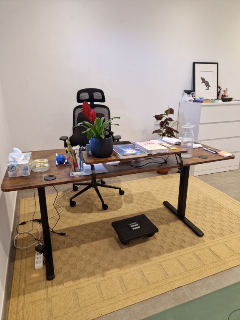 Desktop/ Office desk like new!