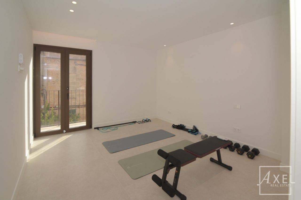 Dieses charmante Landhaus vereint modernen Wohnkomfort mit mediterranem Flair und bietet großzügigen