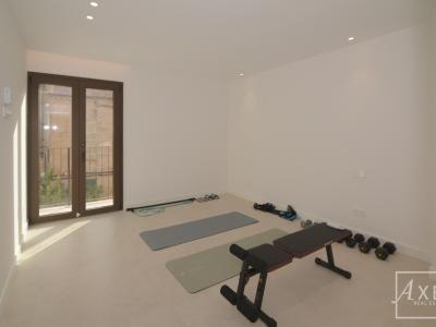 Dieses charmante Landhaus vereint modernen Wohnkomfort mit mediterranem Flair und bietet großzügigen