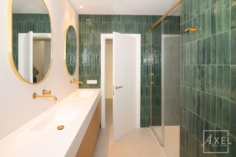 Dieses charmante Landhaus vereint modernen Wohnkomfort mit mediterranem Flair und bietet großzügigen