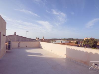 Dieses charmante Landhaus vereint modernen Wohnkomfort mit mediterranem Flair und bietet großzügigen