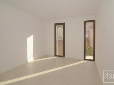 Dieses charmante Landhaus vereint modernen Wohnkomfort mit mediterranem Flair und bietet großzügigen