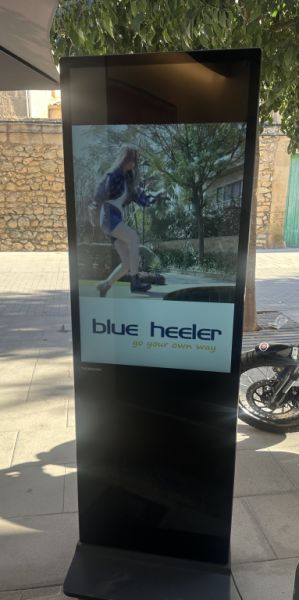 Digitaler Kundenstopper / Ideal für Dauerwerbung im/vor dem Shop