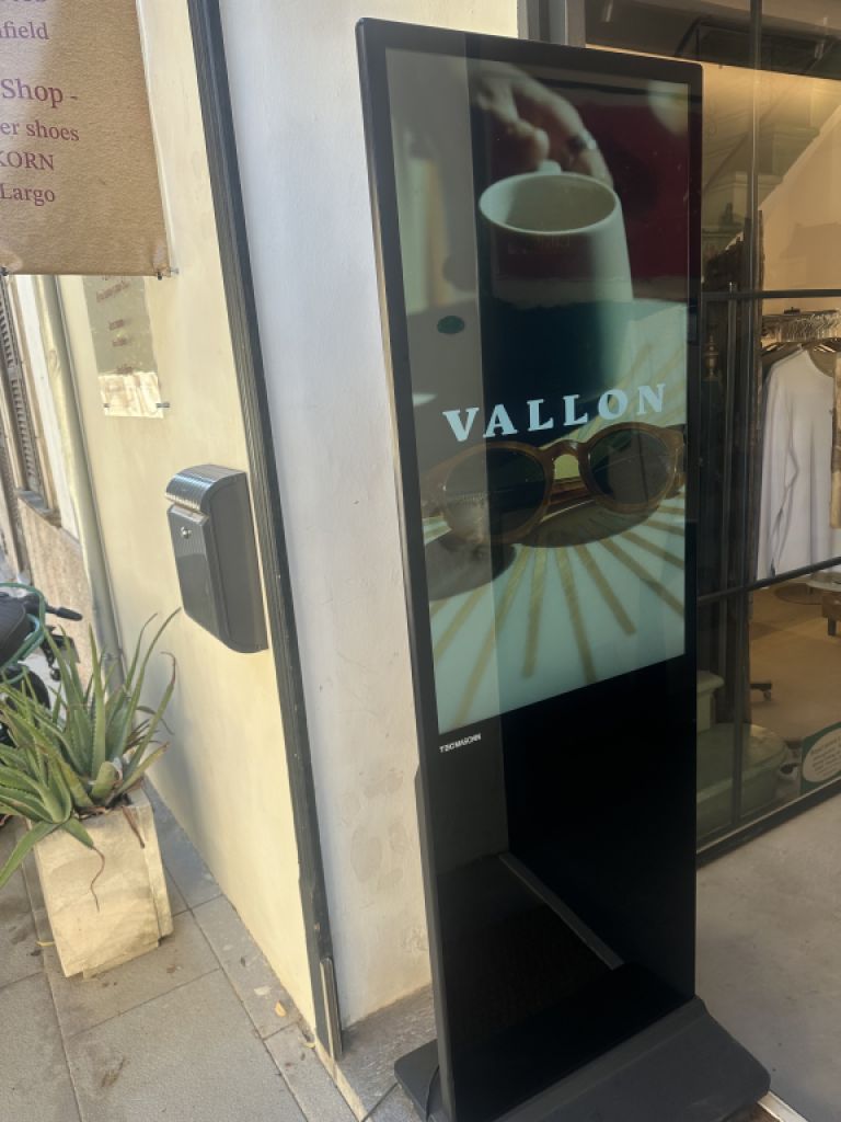 Digitaler Kundenstopper / Ideal für Dauerwerbung im/vor dem Shop