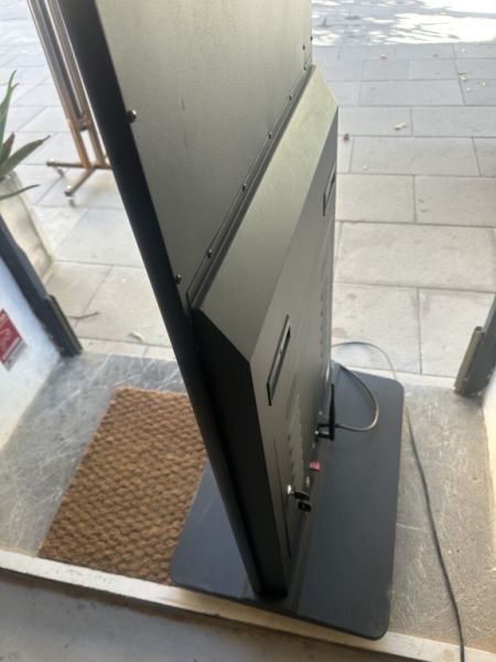 Digitaler Kundenstopper / Ideal für Dauerwerbung im/vor dem Shop