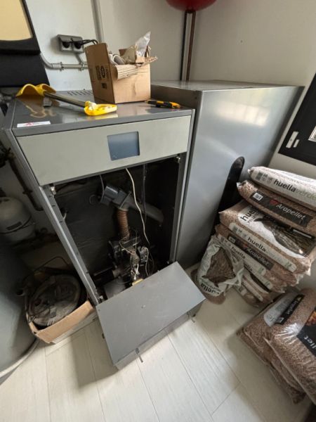 Domusa Pelletheizung + Silo mit automatischer Schneckenförderung