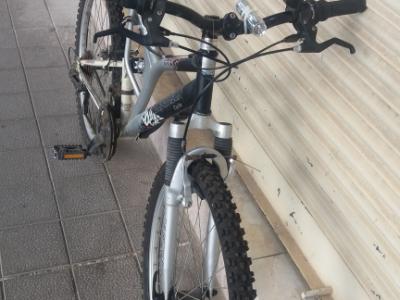 Doppel-Mountainbike
