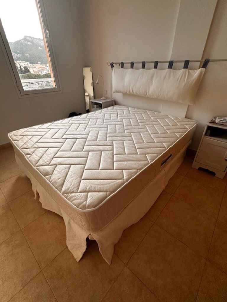 Doppelbett 150x190 cm inkl. Matratze + 4 Stauraumkästen aus Stoff