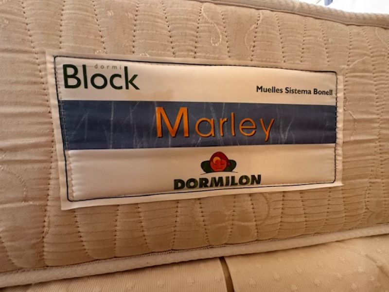 Doppelbett 150x190 cm inkl. Matratze + 4 Stauraumkästen aus Stoff