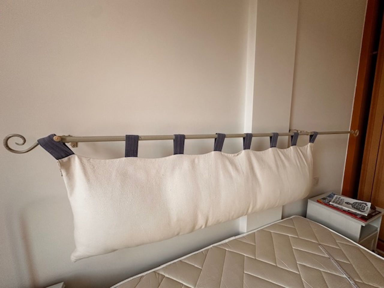 Doppelbett 150x190 cm inkl. Matratze + 4 Stauraumkästen aus Stoff