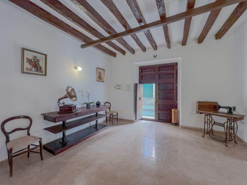 Semi-detached house for sale in calle de Santueri