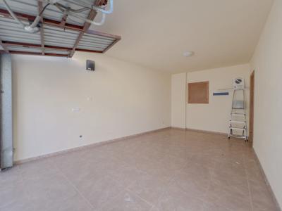 Semi-detached house for sale in calle de Santueri