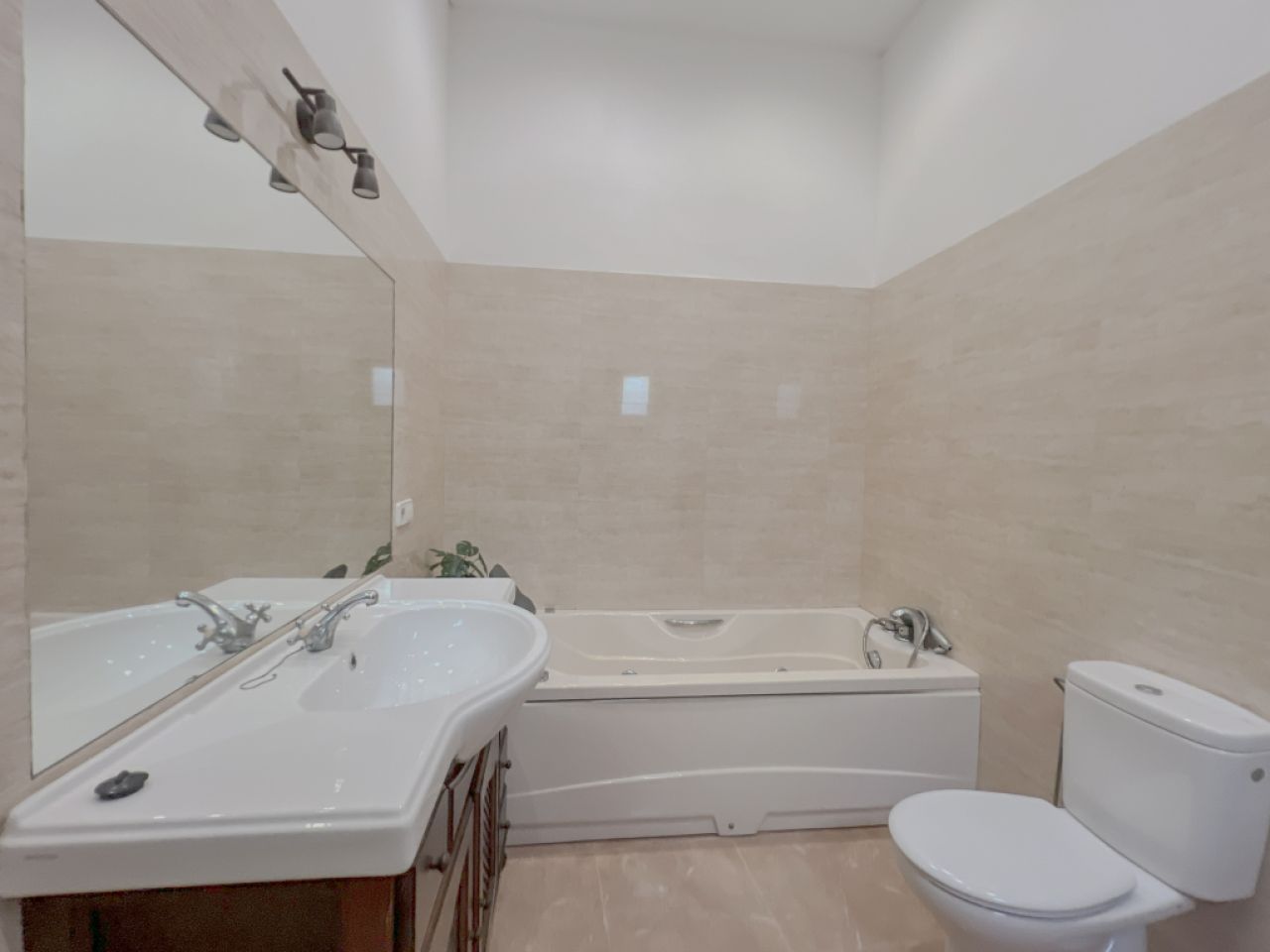 Semi-detached house for sale in calle de Santueri