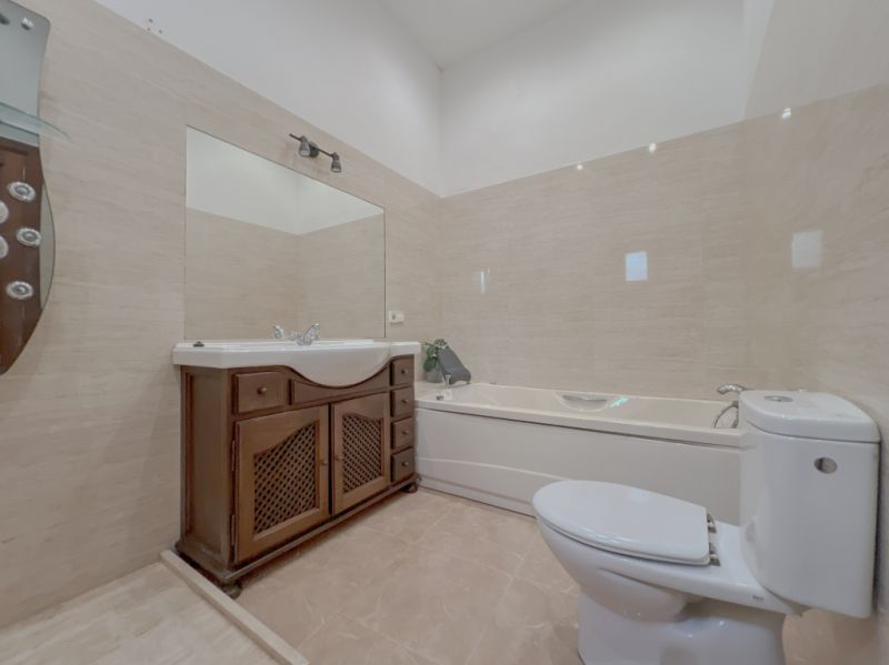 Semi-detached house for sale in calle de Santueri