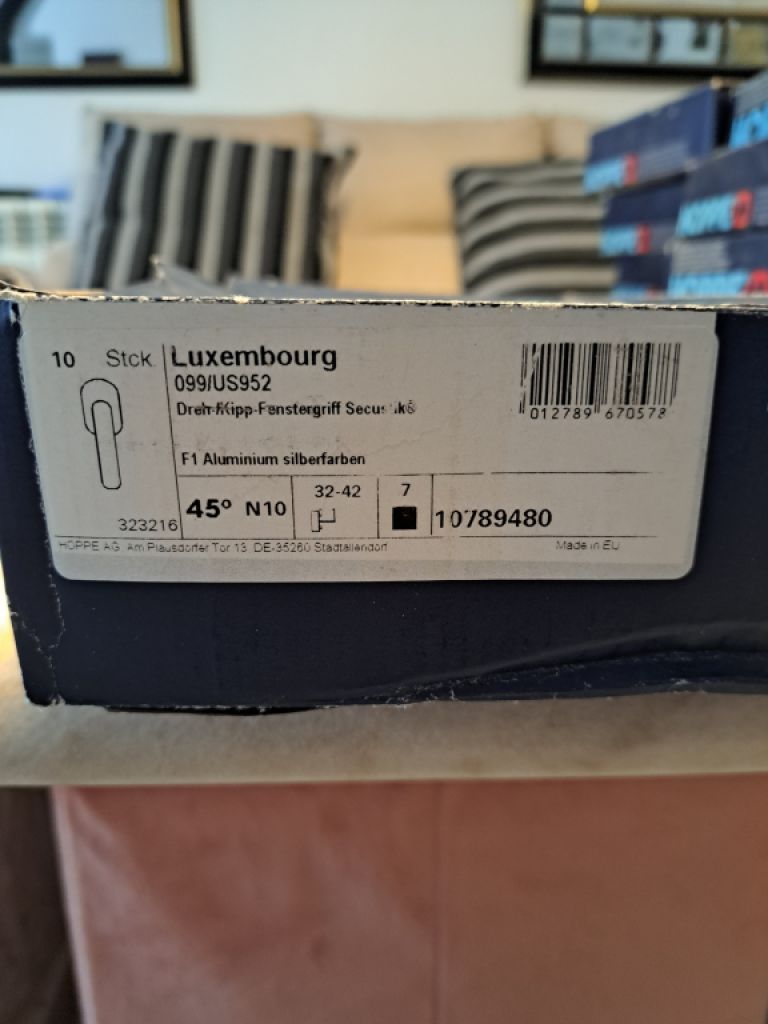 Tilt-and-turn window handles