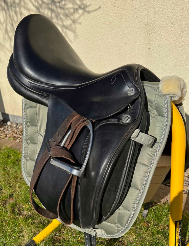 Dressursattel Presige aus Rindsleder