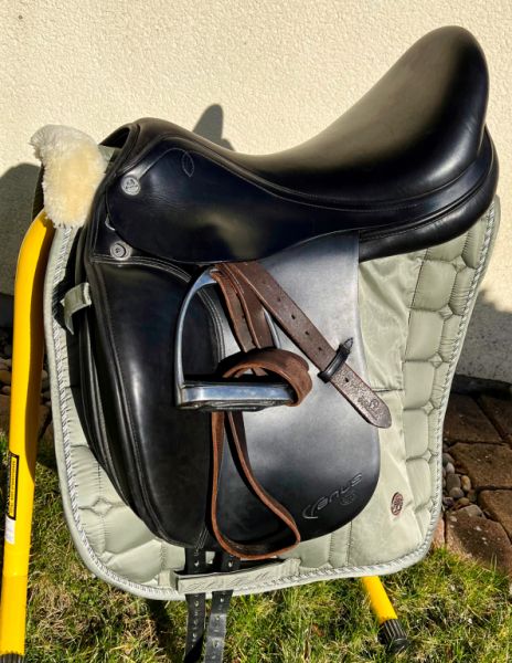 Dressursattel Presige aus Rindsleder