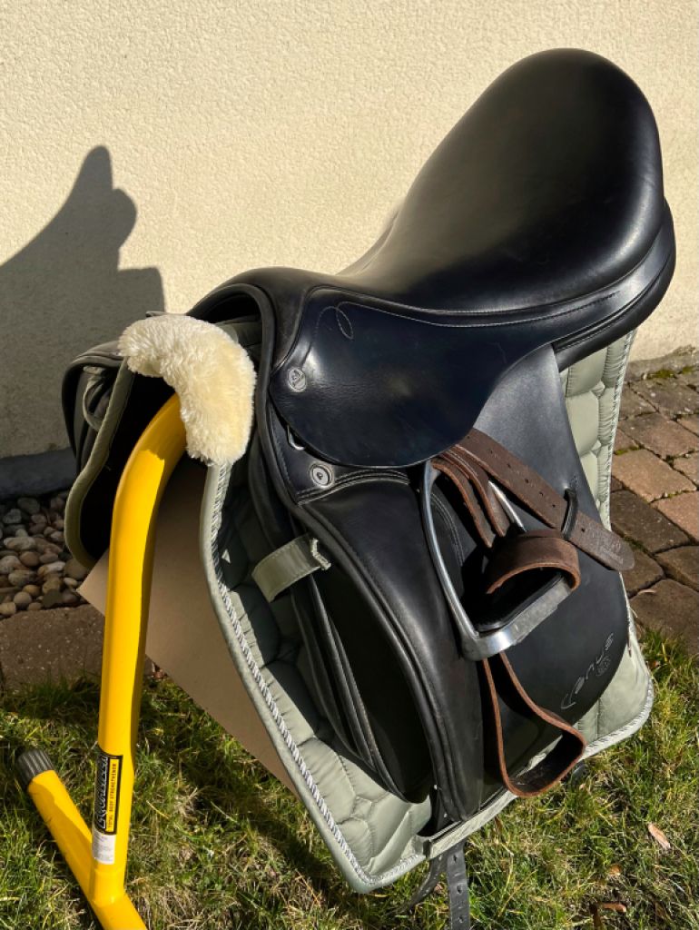 Dressursattel Presige aus Rindsleder