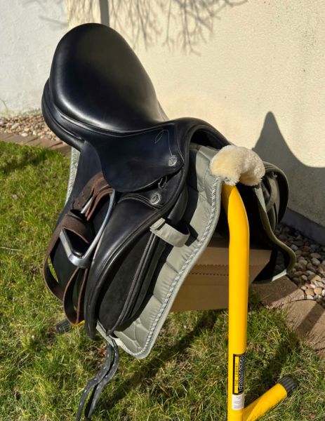 Dressursattel Presige aus Rindsleder