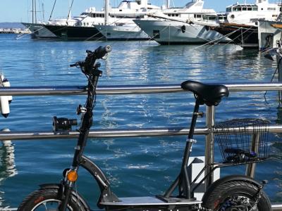 E-Scooter "Revoluzzer 2.0 plus" mit Lithium-Akku