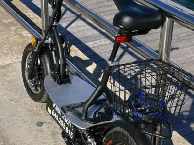 E-Scooter "Revoluzzer 2.0 plus" mit Lithium-Akku