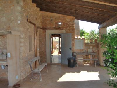 Ebenerdige Finca mit 4 SZ, unmöbliert, Pool, Kamin bei Alqueria Blanca-Santanyi ---F 55