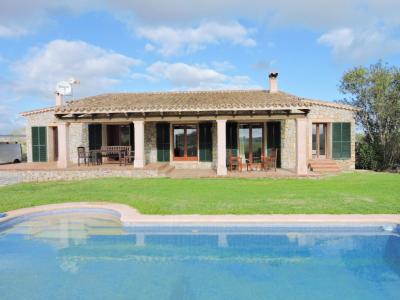 Ebenerdige und teilmöblierte Finca mit Heizung und Pool bei Sineu - F 223