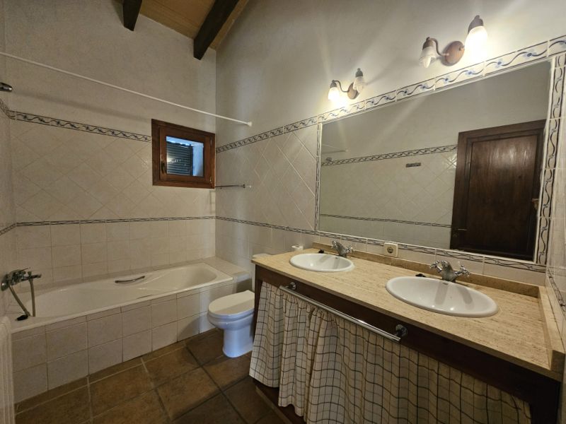 Ebenerdige und teilmöblierte Finca mit Heizung und Pool bei Sineu - F 223