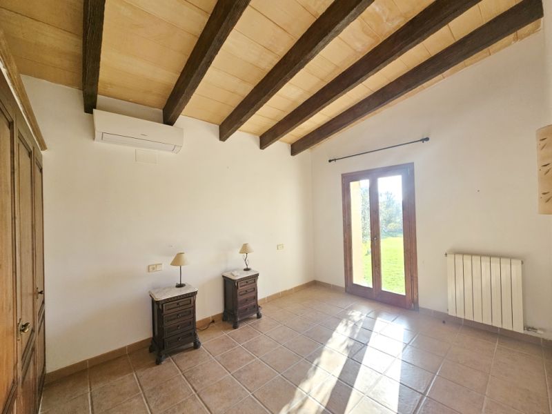 Ebenerdige und teilmöblierte Finca mit Heizung und Pool bei Sineu - F 223