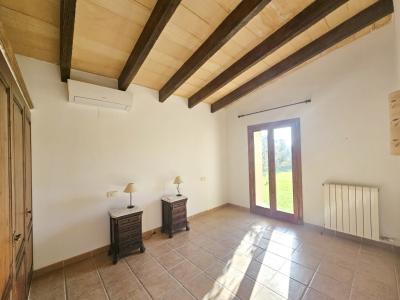 Ebenerdige und teilmöblierte Finca mit Heizung und Pool bei Sineu - F 223