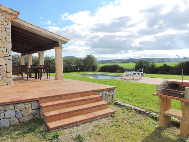 Ebenerdige und teilmöblierte Finca mit Heizung und Pool bei Sineu - F 223