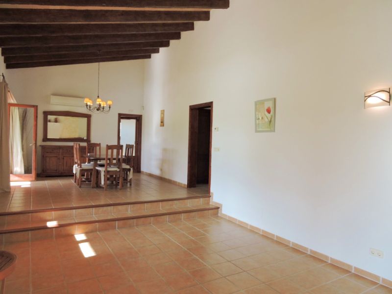 Ebenerdige und teilmöblierte Finca mit Heizung und Pool bei Sineu - F 223