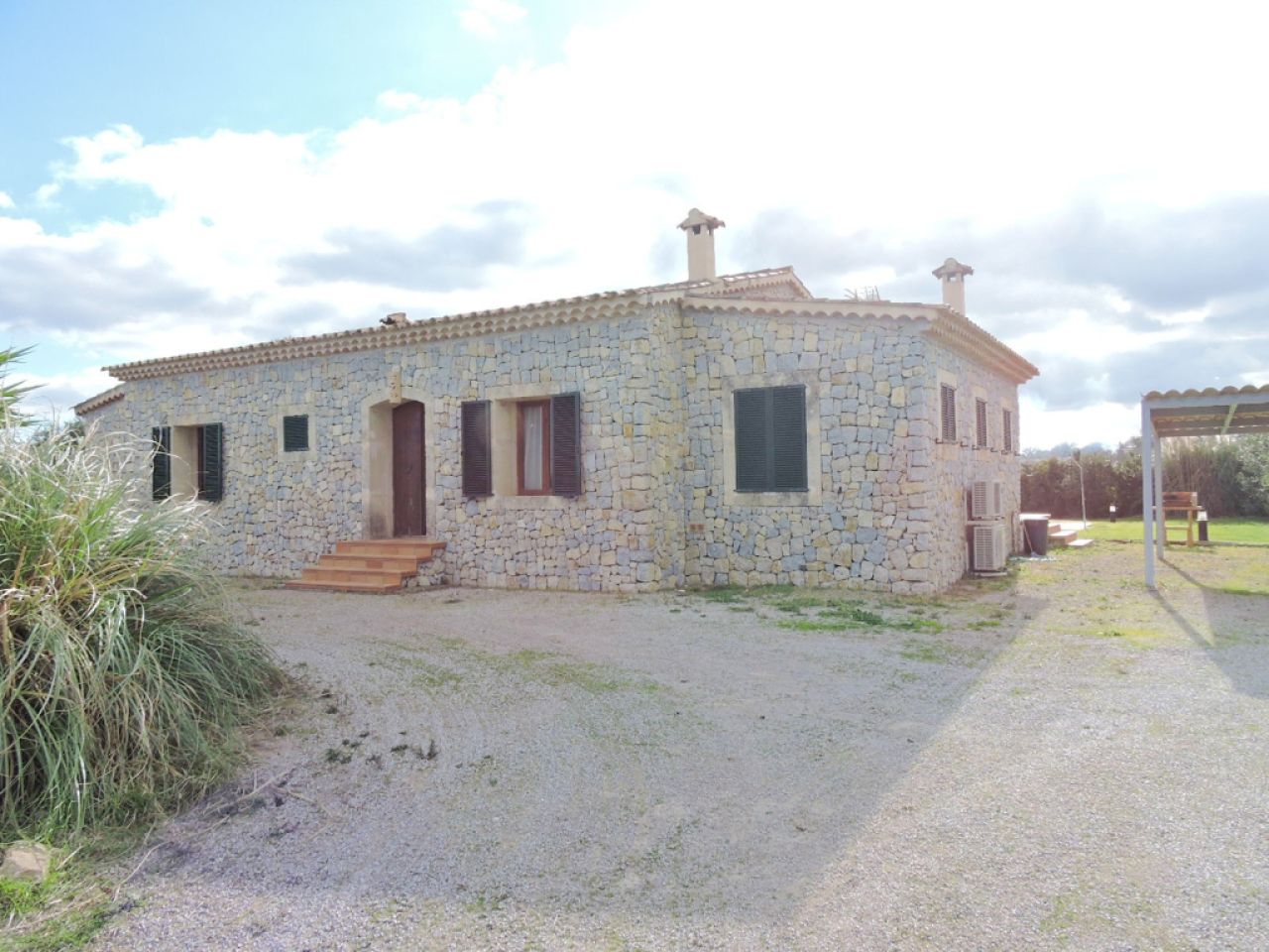 Ebenerdige und teilmöblierte Finca mit Heizung und Pool bei Sineu - F 223