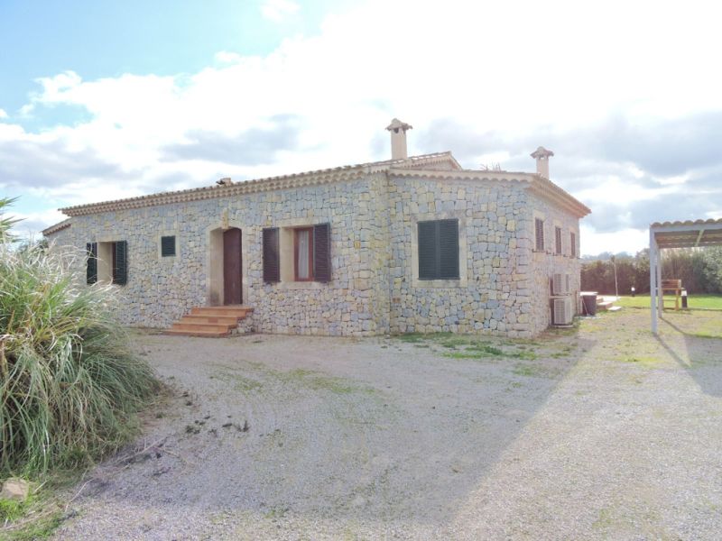 Ebenerdige und teilmöblierte Finca mit Heizung und Pool bei Sineu - F 223