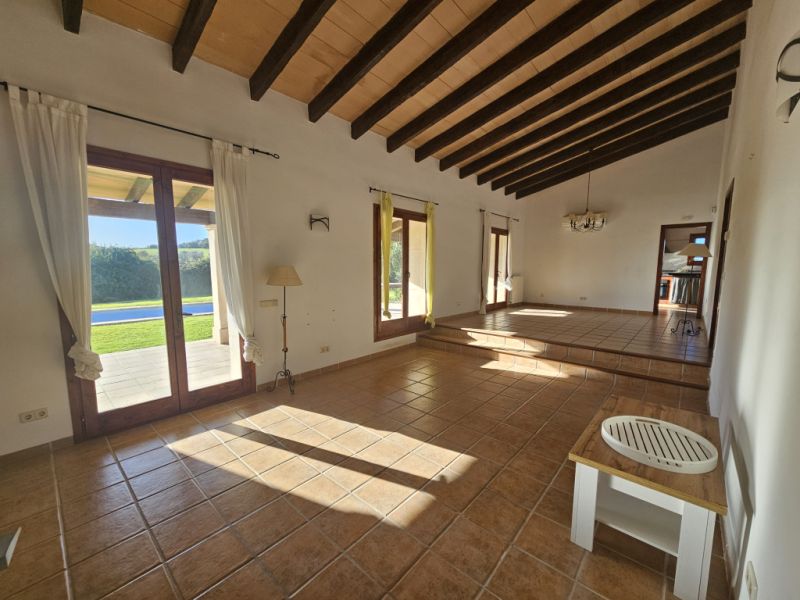 Ebenerdige und teilmöblierte Finca mit Heizung und Pool bei Sineu - F 223