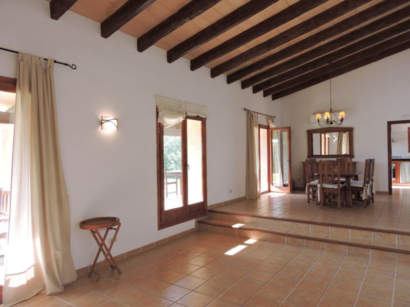 Ebenerdige und teilmöblierte Finca mit Heizung und Pool bei Sineu - F 223