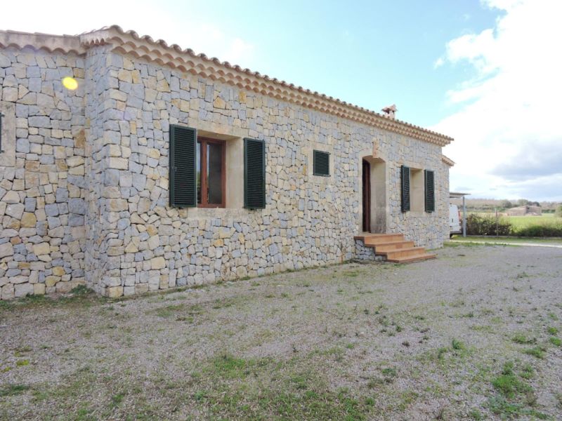 Ebenerdige und teilmöblierte Finca mit Heizung und Pool bei Sineu - F 223