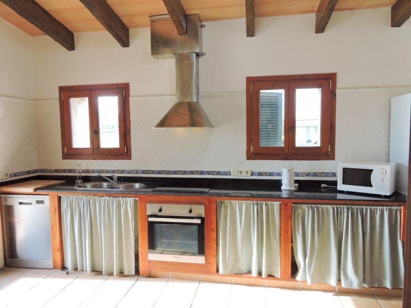 Ebenerdige und teilmöblierte Finca mit Heizung und Pool bei Sineu - F 223