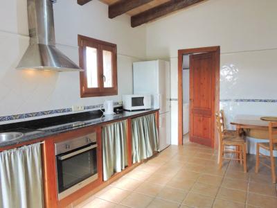 Ebenerdige und teilmöblierte Finca mit Heizung und Pool bei Sineu - F 223