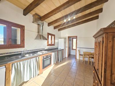 Ebenerdige und teilmöblierte Finca mit Heizung und Pool bei Sineu - F 223